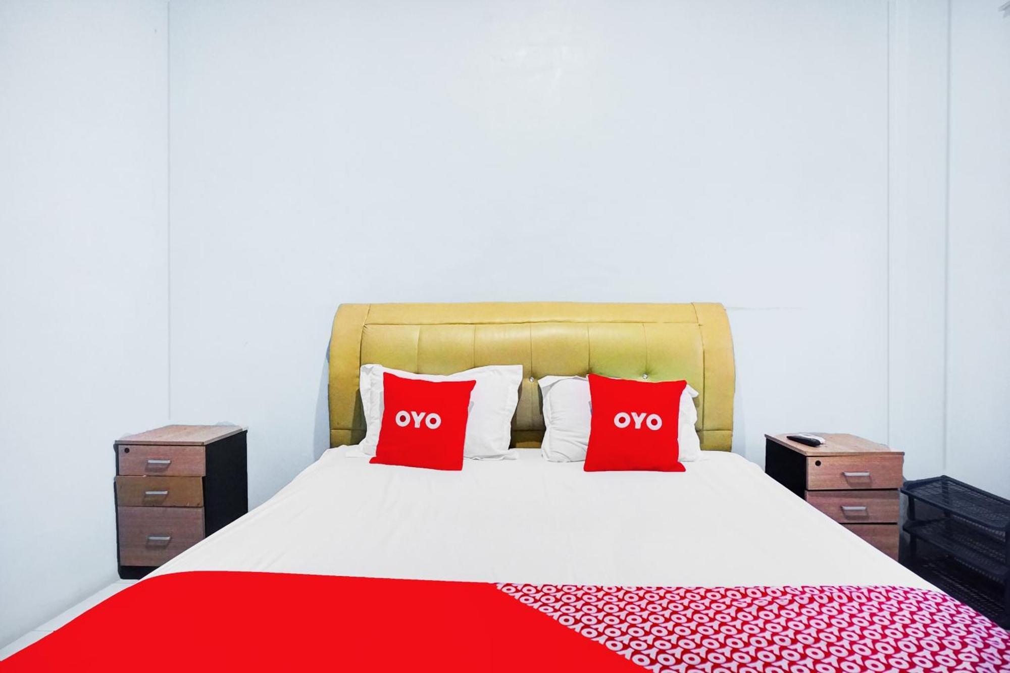 Oyo 93071 Home Stay Kembar Syariah Binjai Exterior foto