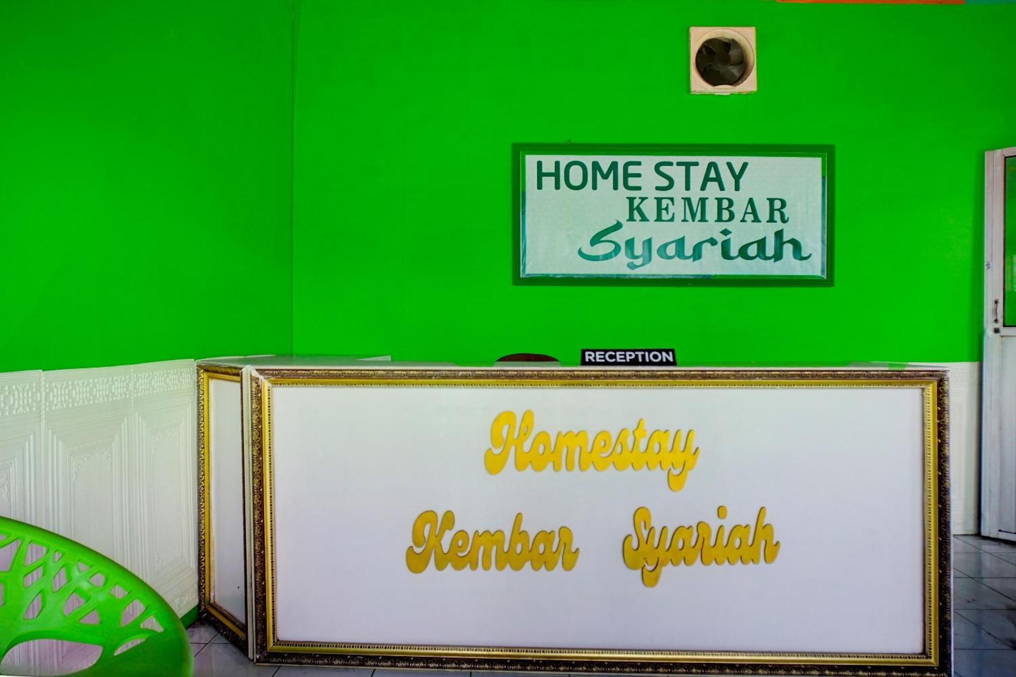 Oyo 93071 Home Stay Kembar Syariah Binjai Exterior foto